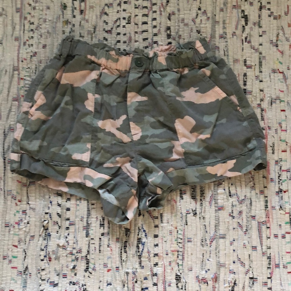 aerie super cute camo shorts!